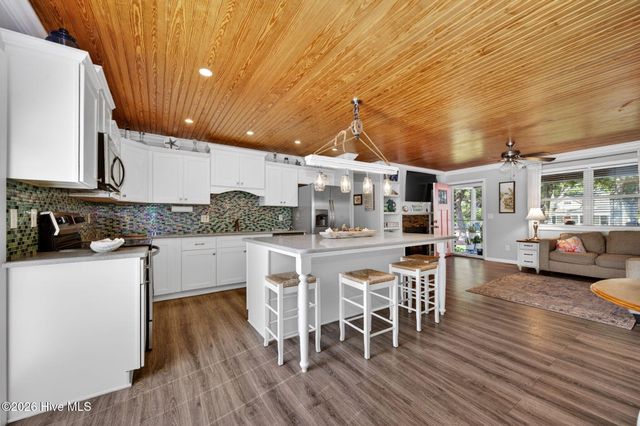 118 NE 19th Street, Oak Island, NC 28465