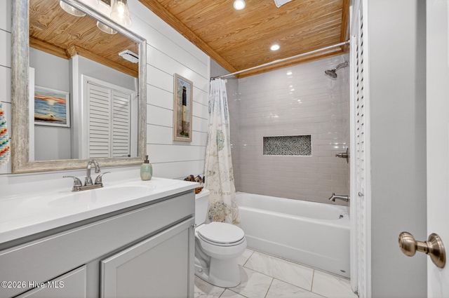 118 NE 19th Street, Oak Island, NC 28465