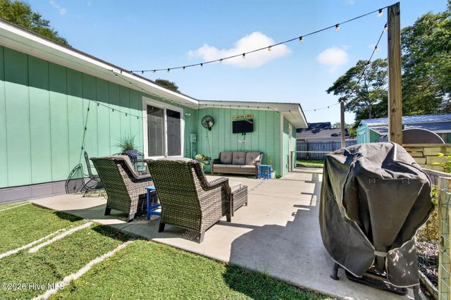 118 NE 19th Street, Oak Island, NC 28465