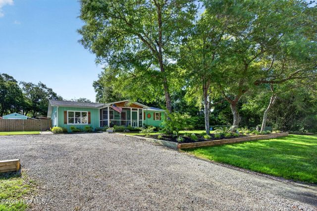 118 NE 19th Street, Oak Island, NC 28465