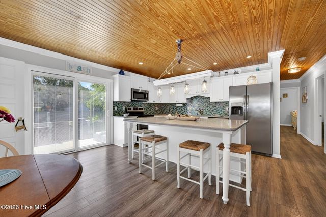 118 NE 19th Street, Oak Island, NC 28465