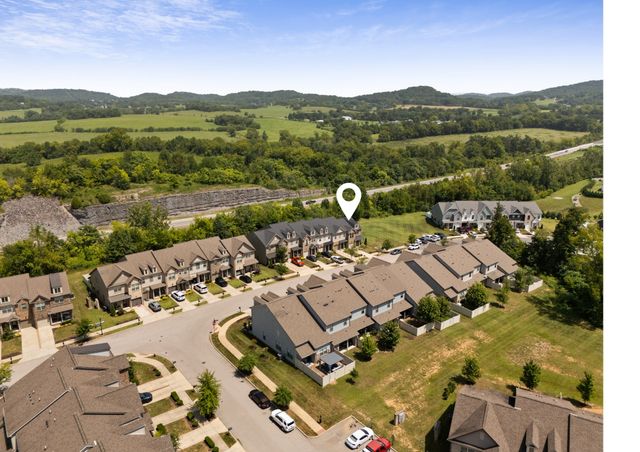 3161 Sassafras Ln, Thompsons Station, TN 37179