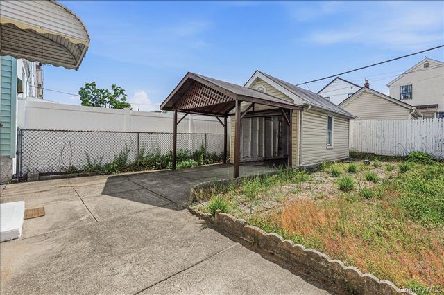 90-30 202th Street, Hollis, NY 11423