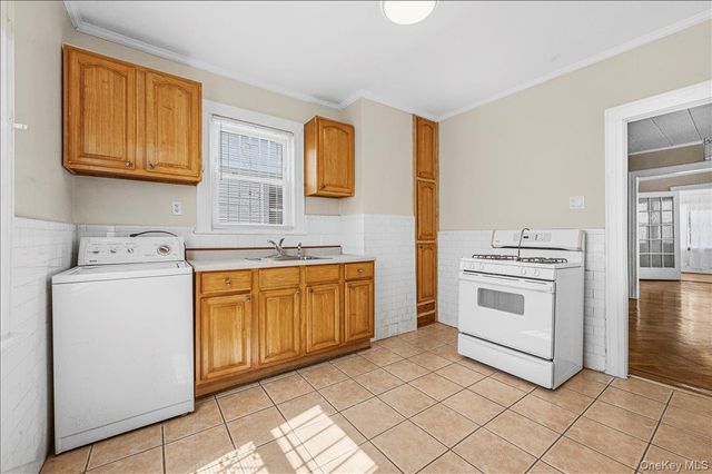 90-30 202th Street, Hollis, NY 11423