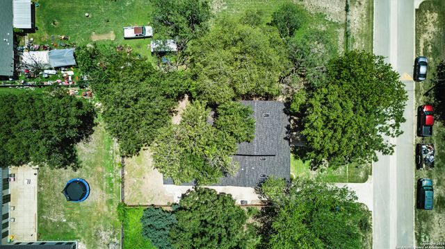 8265 Utopia, Selma, TX 78154