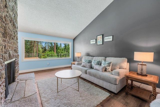 924 W Bellwood Dr, Spokane, WA 99218