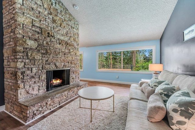 924 W Bellwood Dr, Spokane, WA 99218