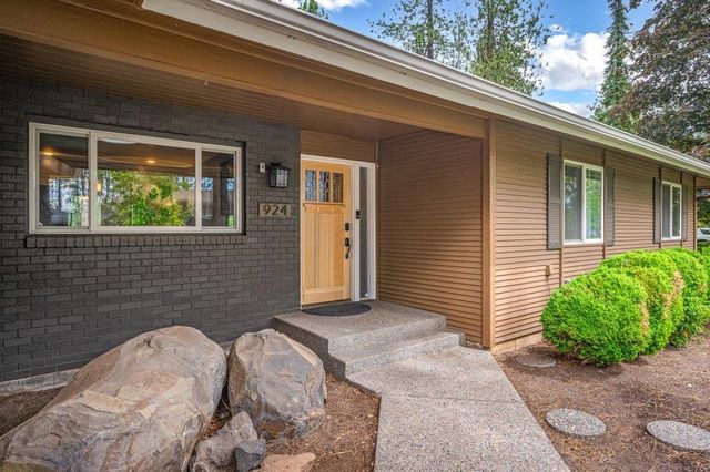 924 W Bellwood Dr, Spokane, WA 99218