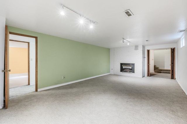 924 W Bellwood Dr, Spokane, WA 99218