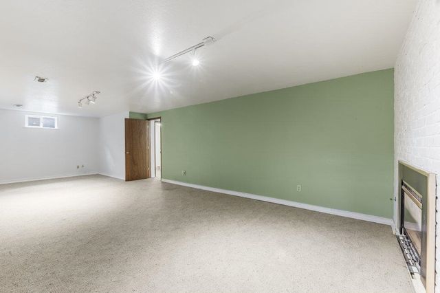 924 W Bellwood Dr, Spokane, WA 99218