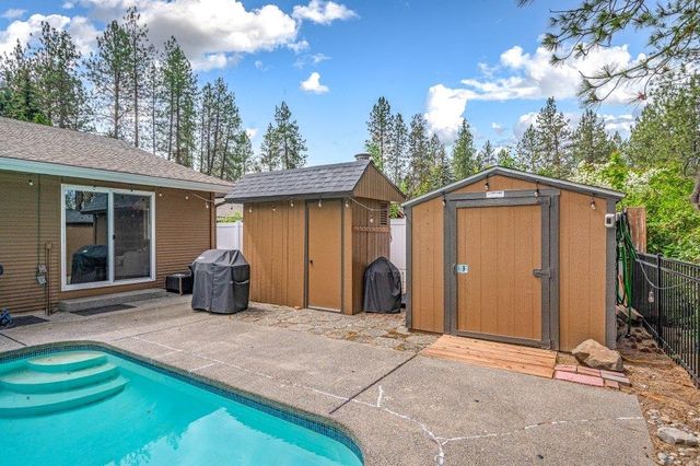 924 W Bellwood Dr, Spokane, WA 99218