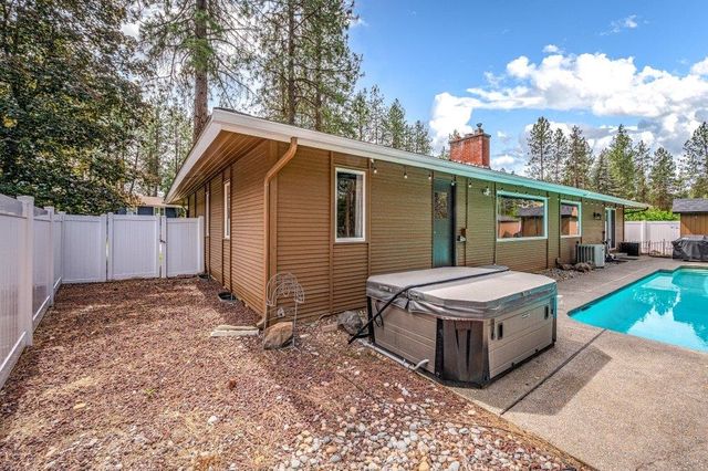 924 W Bellwood Dr, Spokane, WA 99218