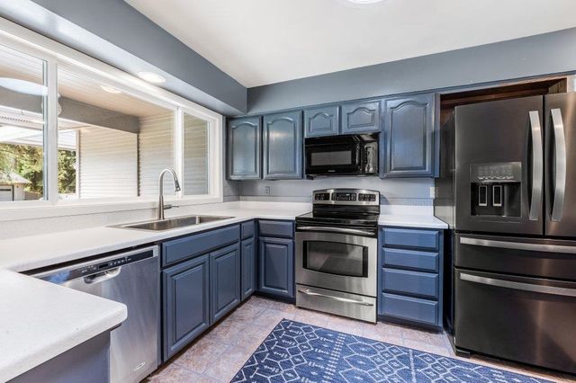 924 W Bellwood Dr, Spokane, WA 99218