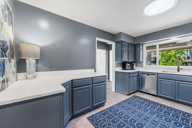 924 W Bellwood Dr, Spokane, WA 99218
