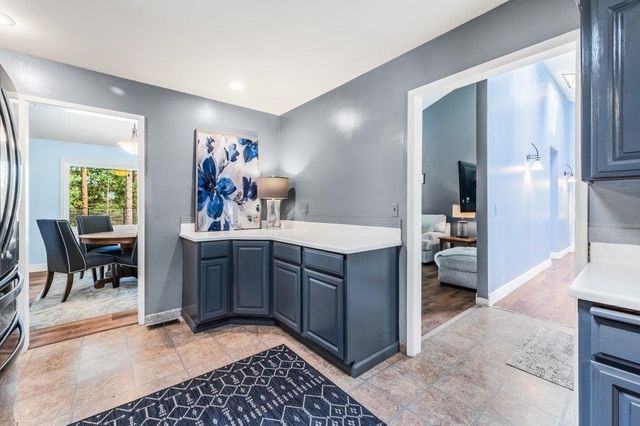 924 W Bellwood Dr, Spokane, WA 99218