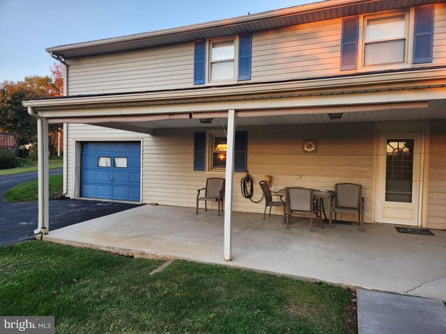 6 LAKEVIEW DR, Spring Grove, PA 17362