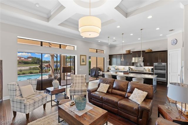 9012 Sorreno CT, Naples, FL 34119