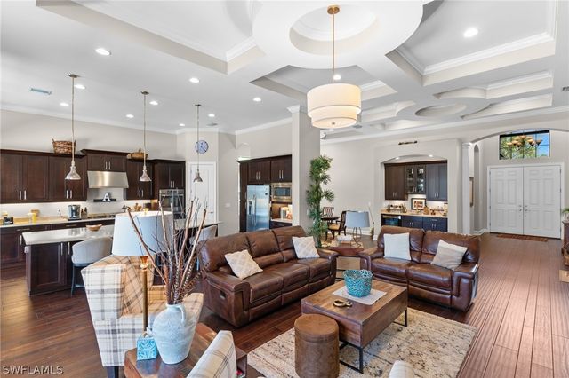 9012 Sorreno CT, Naples, FL 34119