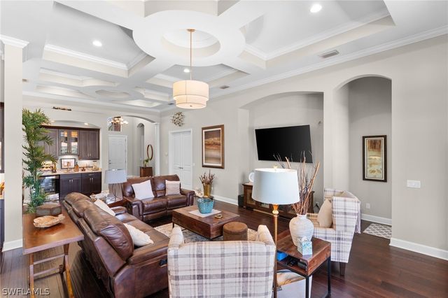 9012 Sorreno CT, Naples, FL 34119