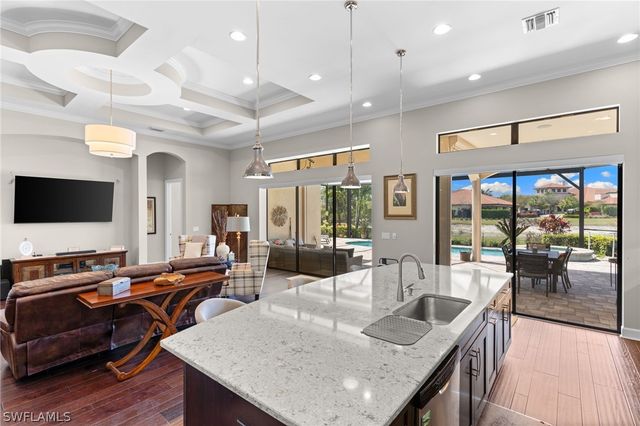 9012 Sorreno CT, Naples, FL 34119