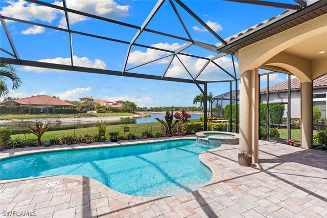 9012 Sorreno CT, Naples, FL 34119