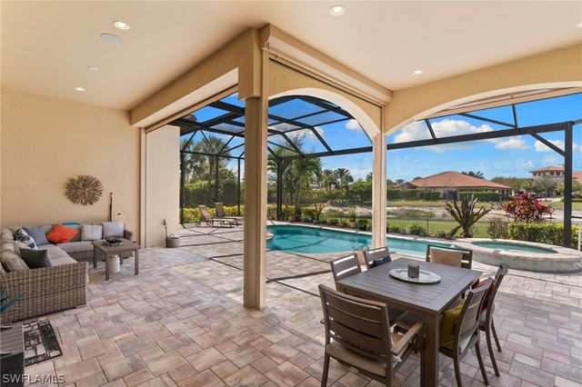 9012 Sorreno CT, Naples, FL 34119