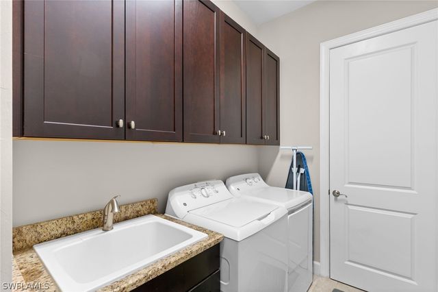 9012 Sorreno CT, Naples, FL 34119