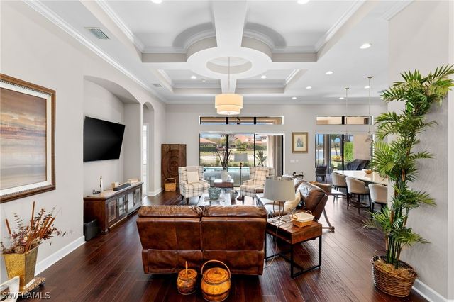 9012 Sorreno CT, Naples, FL 34119