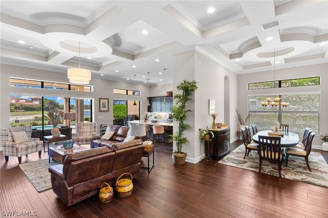 9012 Sorreno CT, Naples, FL 34119