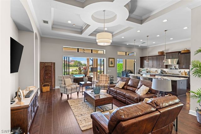 9012 Sorreno CT, Naples, FL 34119