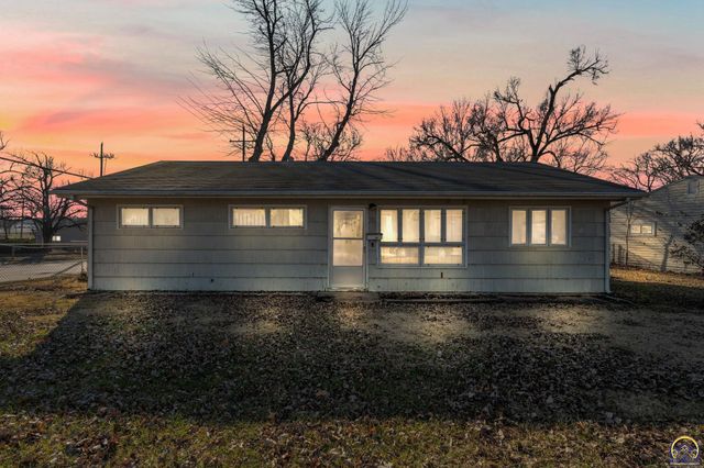 541 SE Colfax PL, Topeka, KS 66605