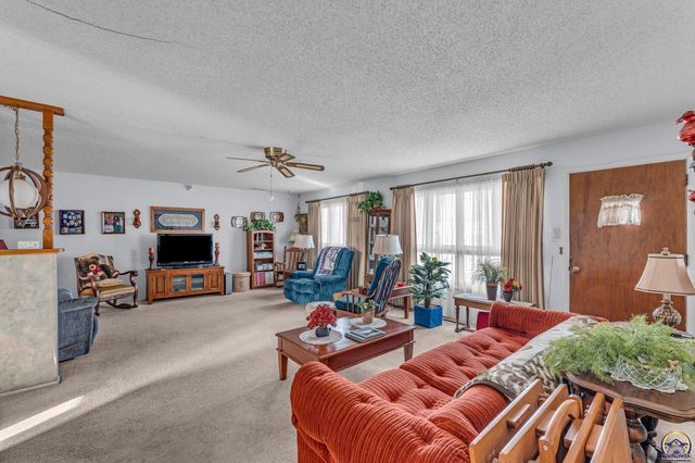 541 SE Colfax PL, Topeka, KS 66605