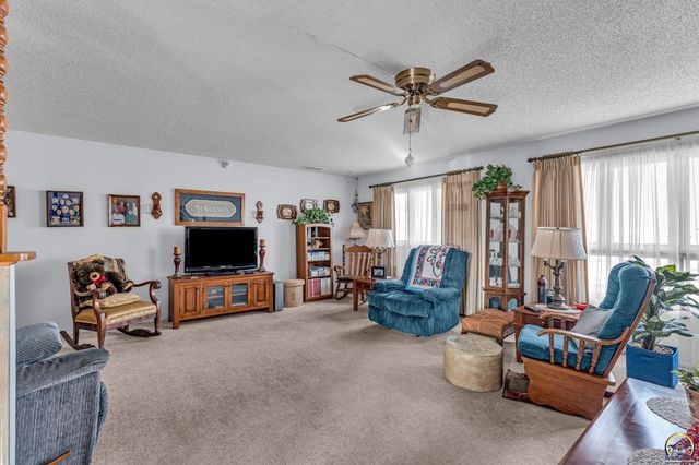 541 SE Colfax PL, Topeka, KS 66605