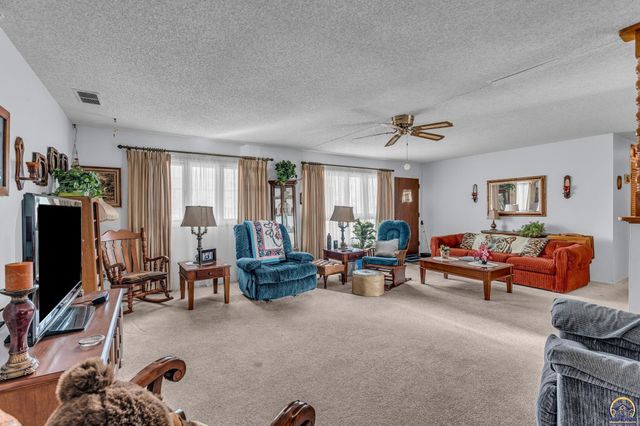 541 SE Colfax PL, Topeka, KS 66605