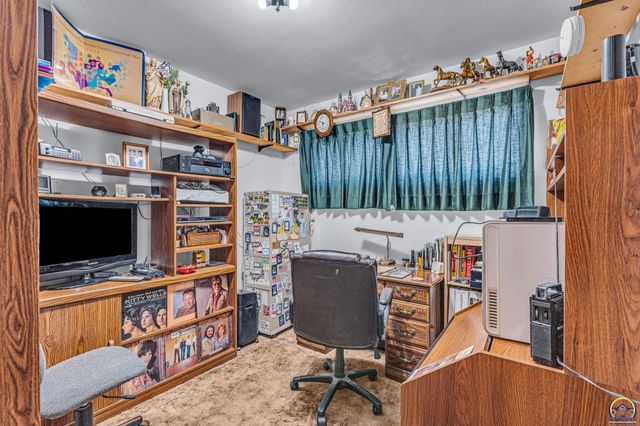 541 SE Colfax PL, Topeka, KS 66605