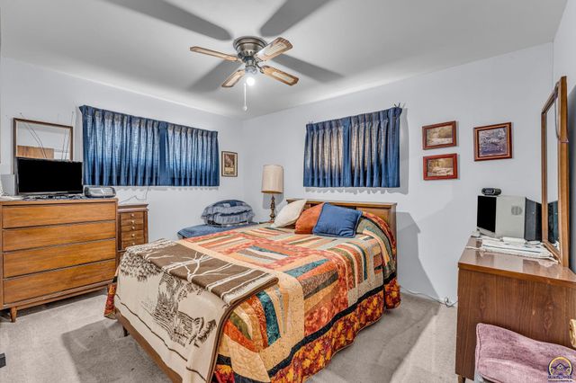 541 SE Colfax PL, Topeka, KS 66605