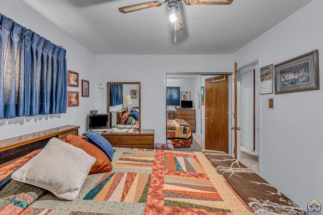 541 SE Colfax PL, Topeka, KS 66605