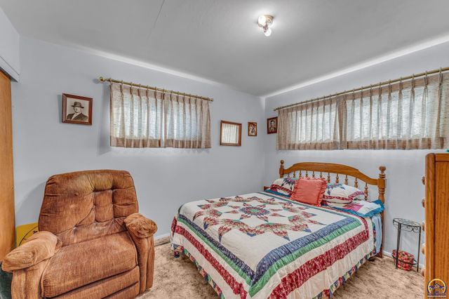 541 SE Colfax PL, Topeka, KS 66605