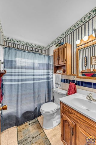 541 SE Colfax PL, Topeka, KS 66605