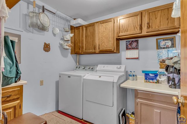 541 SE Colfax PL, Topeka, KS 66605