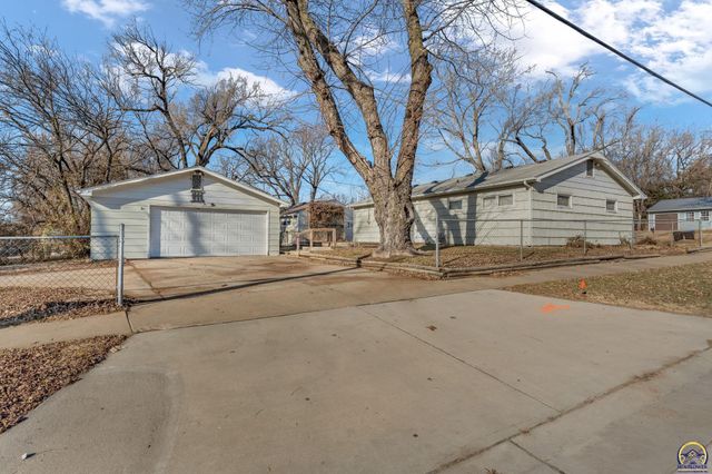 541 SE Colfax PL, Topeka, KS 66605