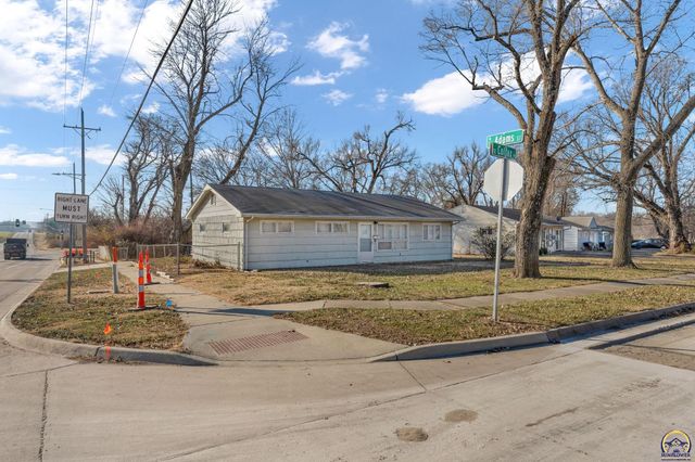 541 SE Colfax PL, Topeka, KS 66605