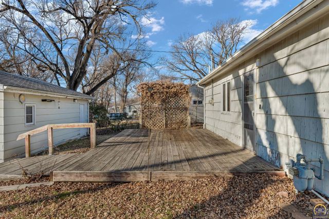 541 SE Colfax PL, Topeka, KS 66605