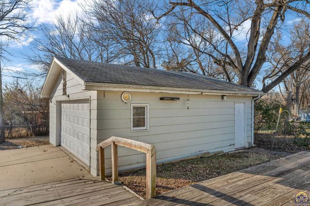 541 SE Colfax PL, Topeka, KS 66605