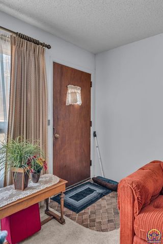 541 SE Colfax PL, Topeka, KS 66605