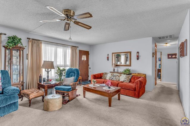 541 SE Colfax PL, Topeka, KS 66605