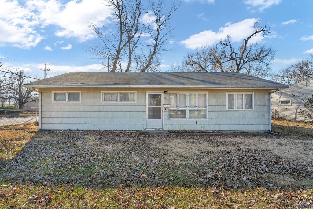 541 SE Colfax PL, Topeka, KS 66605