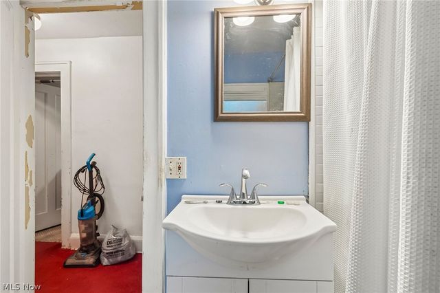3590 Woodridge Road, Cleveland Heights, OH 44121