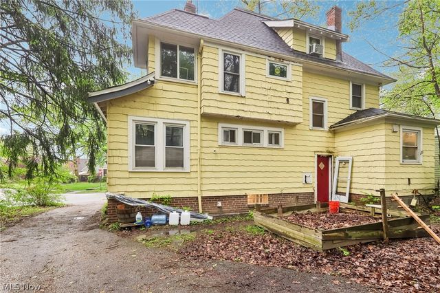 3590 Woodridge Road, Cleveland Heights, OH 44121