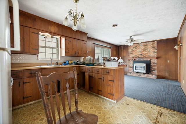 1474 Cow Creek Rd, Stanton, KY 40380